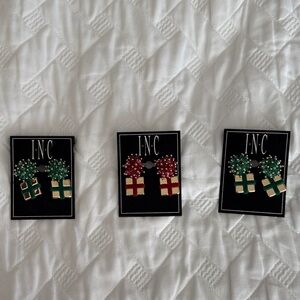 3 INC Christmas earrings